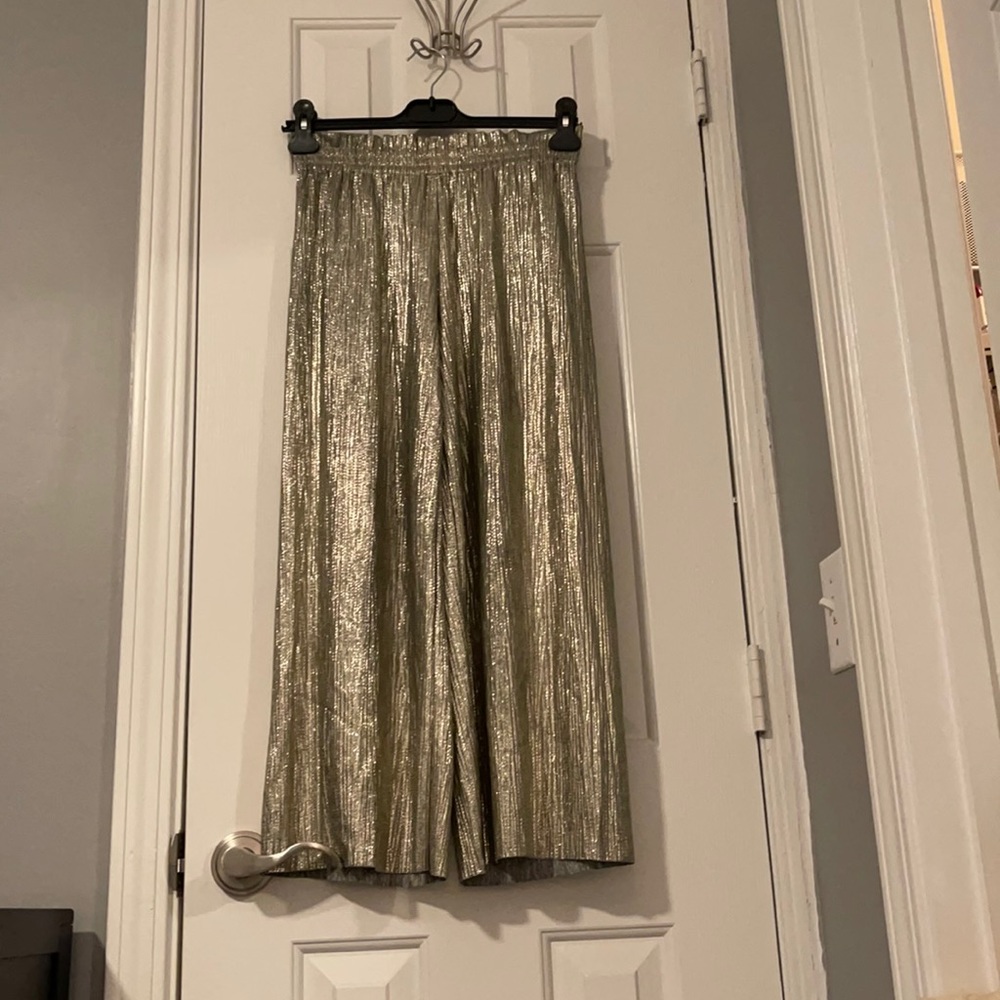 Cropped Alice + Olivia paper bag pants with elastic waist band! Super stretchy!!